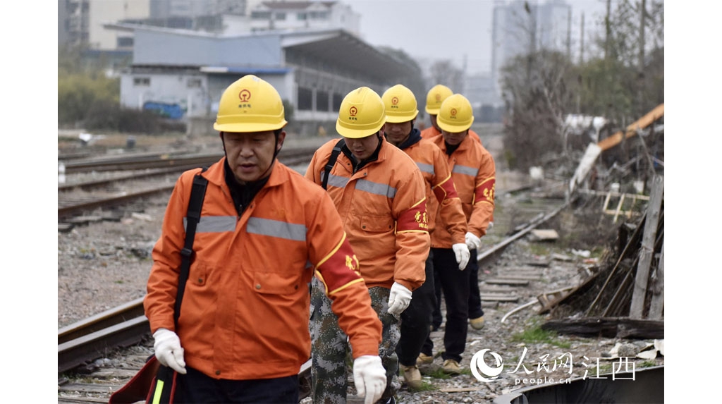 南鐵：開展裝備整治 保障春運(yùn)平安（圖）